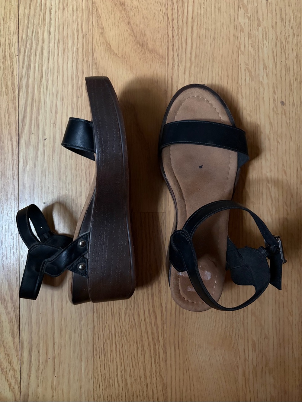 ANDIAMO Women’s Black Wedge Sandals